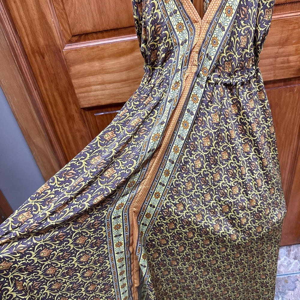 Stunning Brown and Gold Backless Dress - Picture 3 of 7